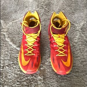 Nike HyperRevs Size 11.5 Basketball Shoe